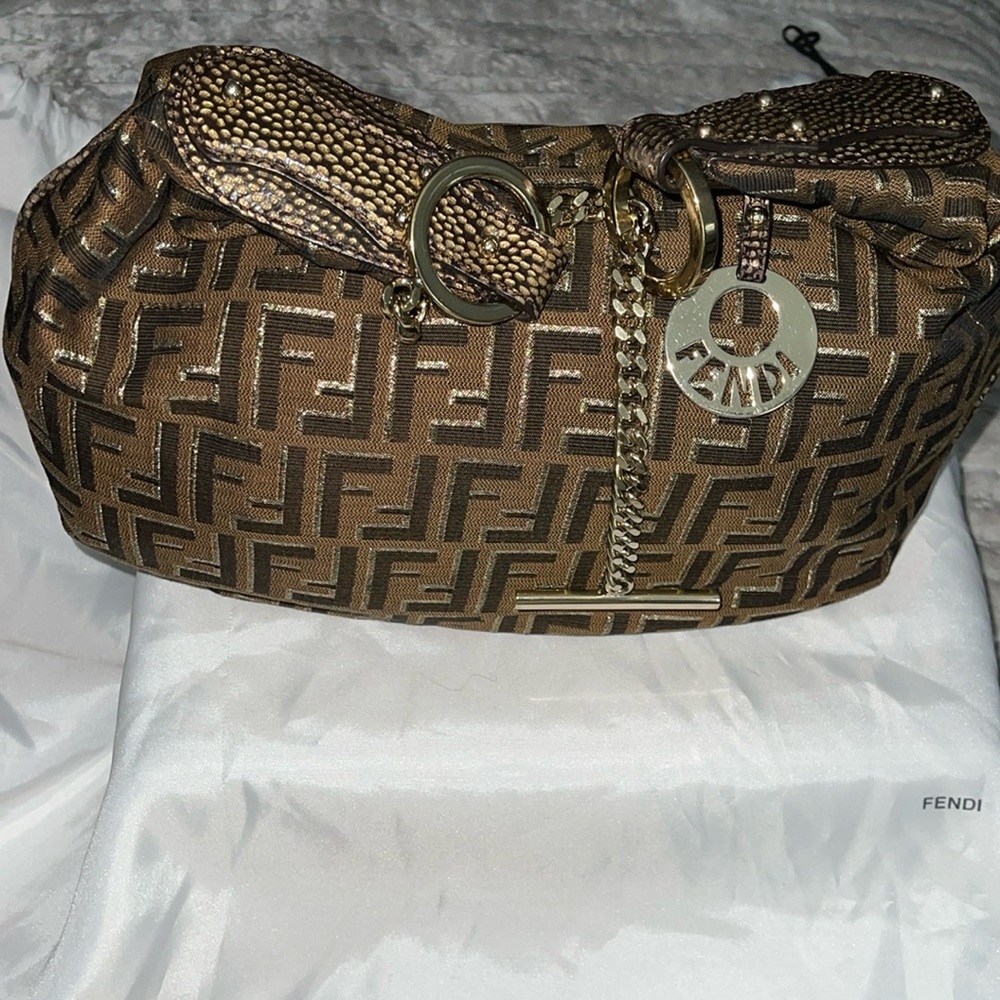 Fendi hobo bag preloved excellent condition gorgeous bag